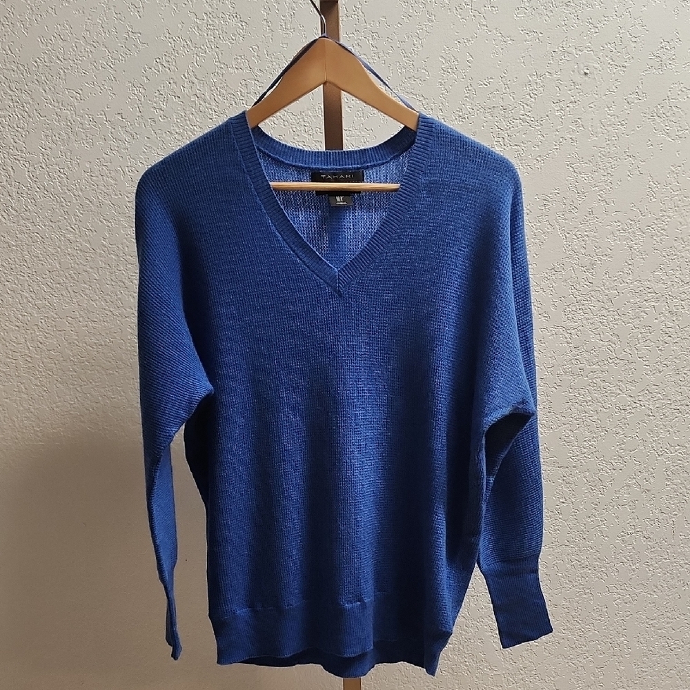 Tahari Women's Blue V-Neck Jersey